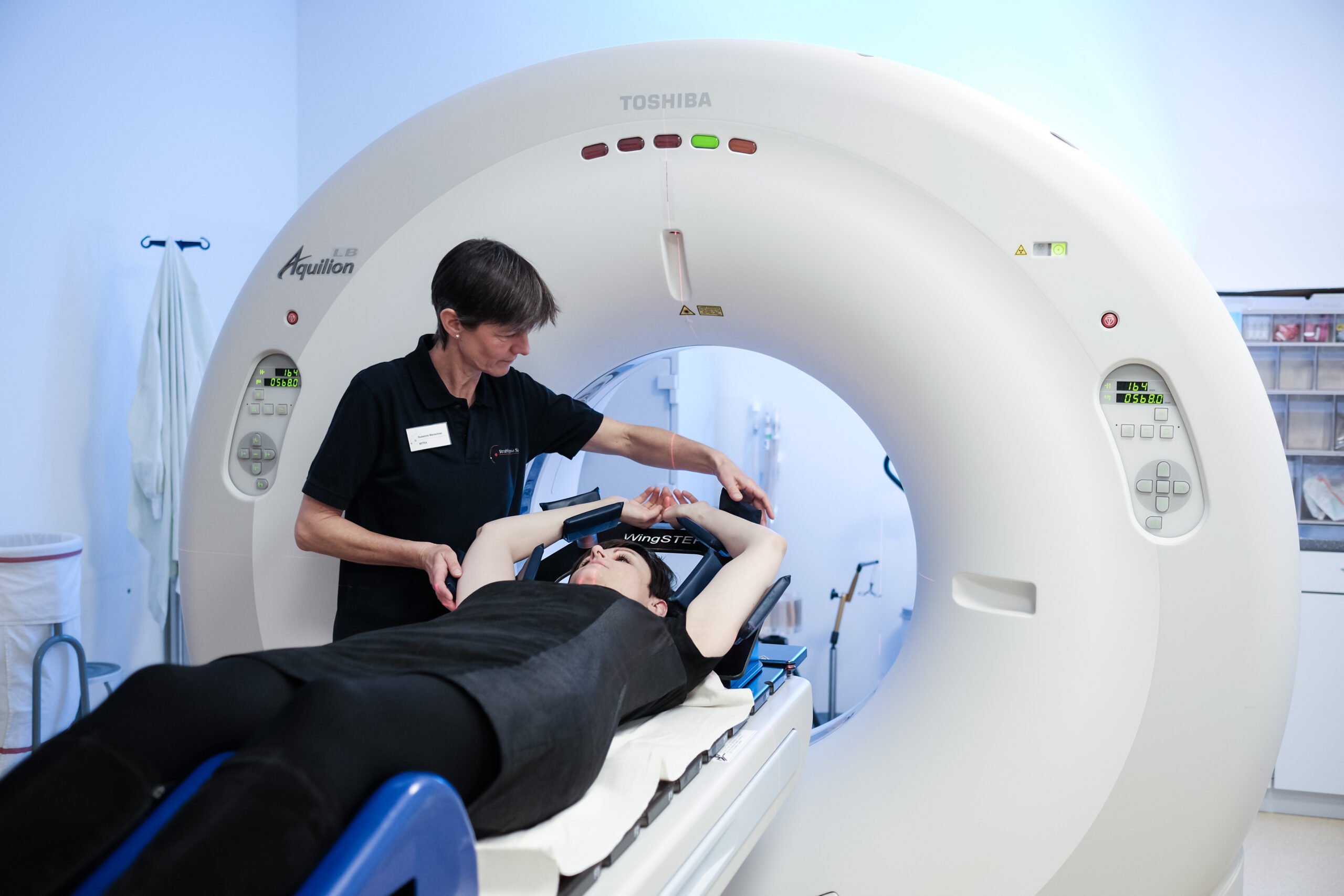 Bei der Strahlenbehandlung werden die Tumorzellen rein lokal zerstört. Jeder zweite Krebspatient wird mit dieser Methode behandelt.