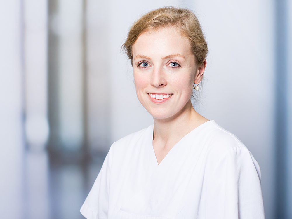 Victoria Coen, Assistenzärztin der Klinik für Urologie und stellvertretende Koordinatorin des Prostatakarzinomzentrums im Klinikum Ingolstadt