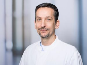 Dr. Erlind Kadriu, Oberarzt in der Medizinischen Klinik I im Klinikum Ingolstadt