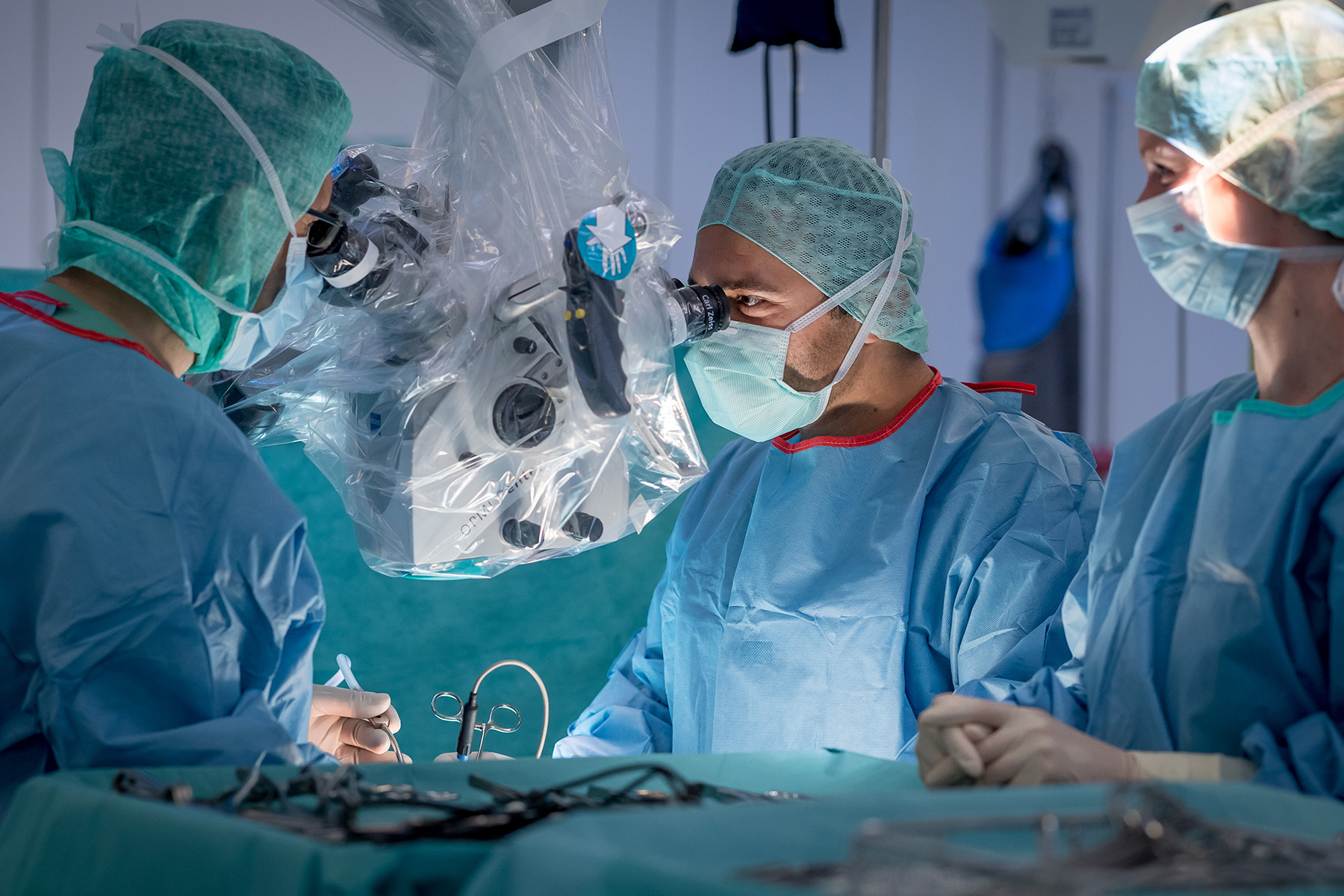 neurochirurgie-chirurgie-des-gehirn-und-nervensystems-neurochirurge