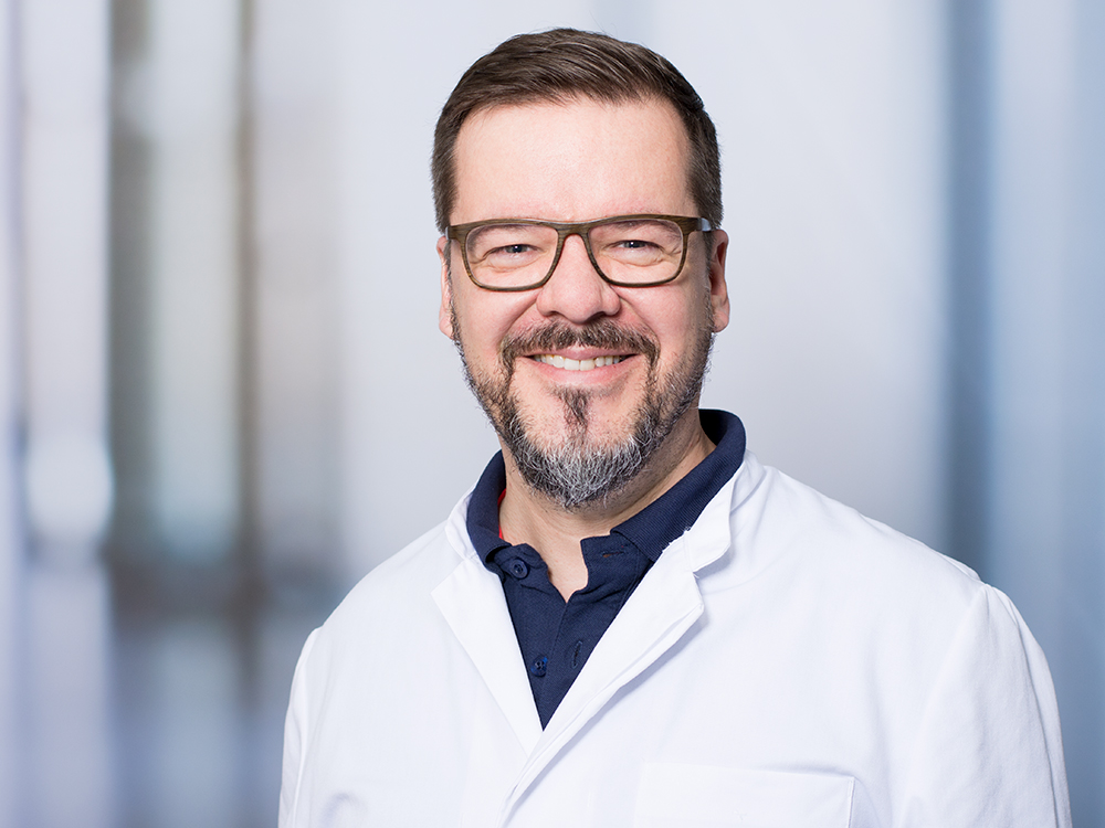 Dr. Robert Morrison, Leiter der Sektion Konservative und Operative Wirbelsäulentherapie im Klinikum Ingolstadt