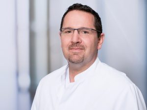 Dr. Jürgen Hauffen, Oberarzt in der Sektion Septische Chirurgie im Klinikum Ingolstadt