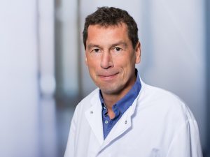 Prof. Dr. Christof Wagner, Geschäftsführender Oberarzt im Zentrum für Orthopädie und Unfallchirurgie im Klinikum Ingolstadt