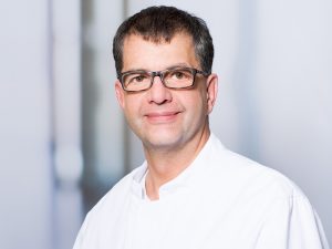 Dr. med. Andreas Mayr, Oberarzt und Leiter der Schmerzmedizin der Klinik für Anästhesie und Intensivmedizin im Klinikum Ingolstadt