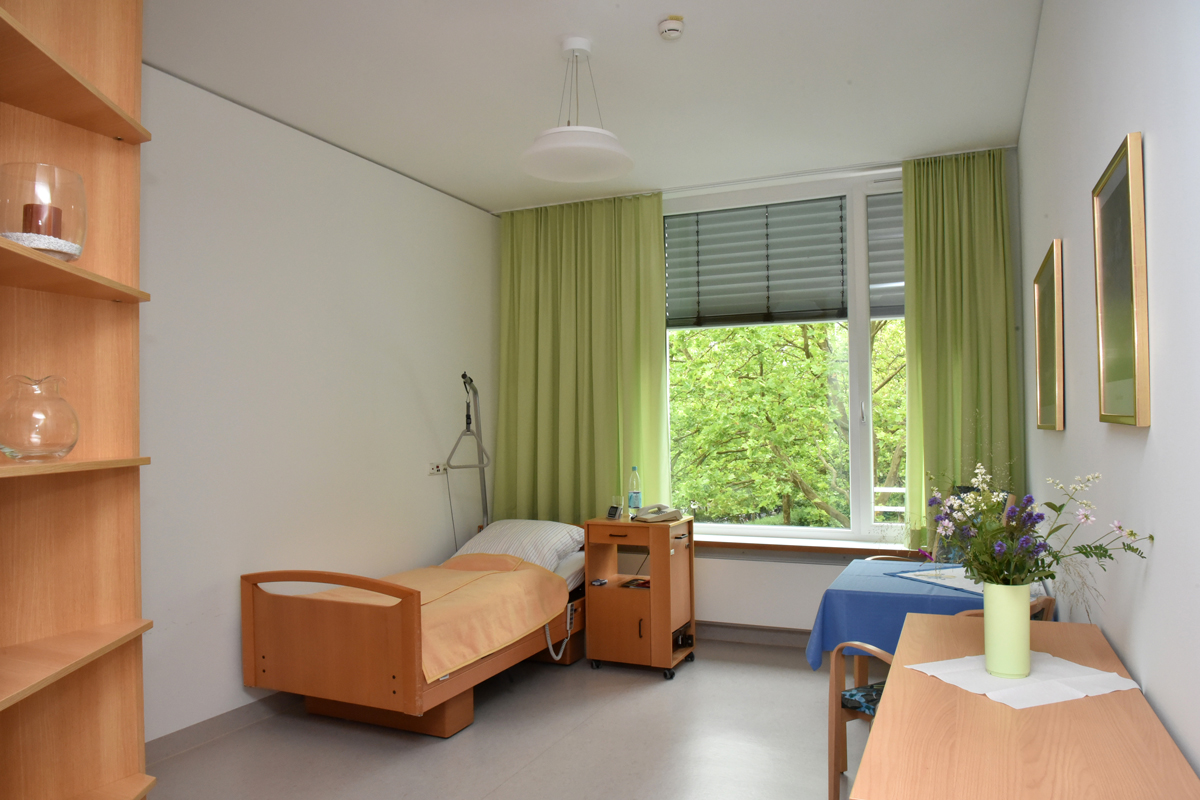 Ein Zimmer im psychiatrischen Wohn- und Pflegebereich des Anna Ponschab Hauses