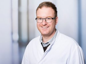 Dr. Maximilian Loos, Oberarzt im Zentrum für psychische Gesundheit am Klinikum Ingolstadt