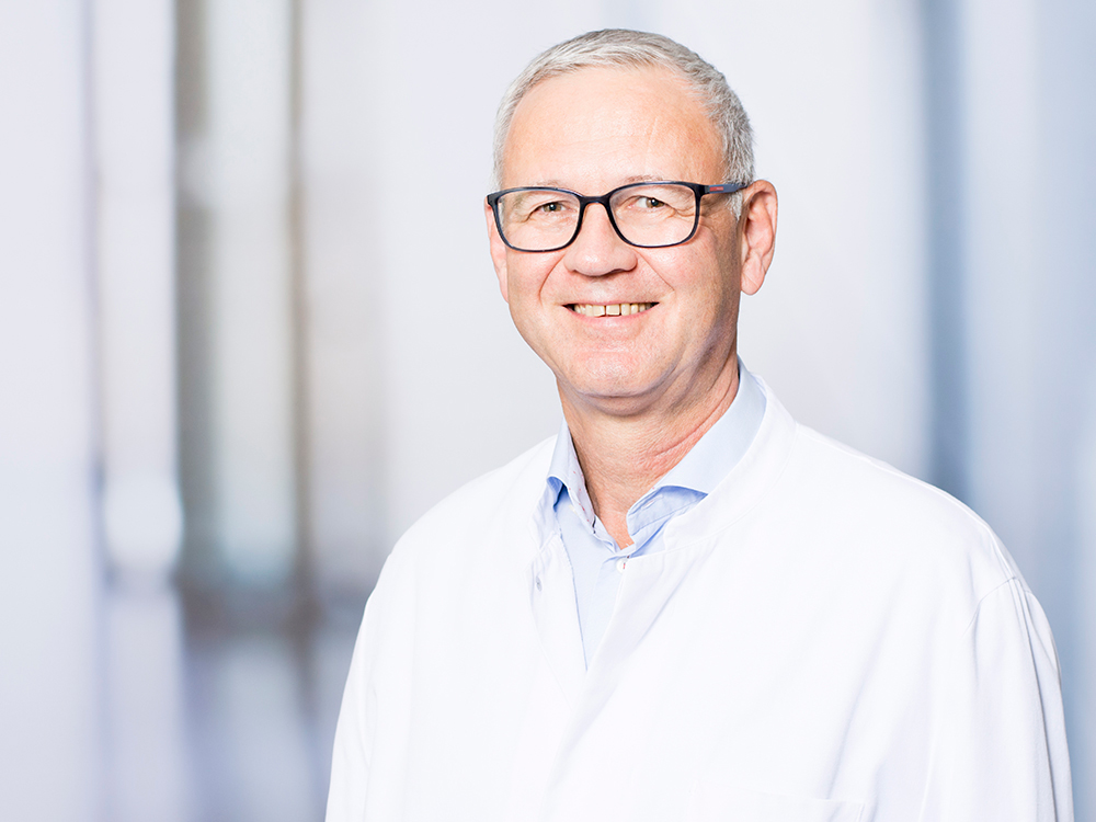 Prof. Dr. Michael Wenzl, Direktor des Zentrums für Orthopädie und Unfallchirurgie im Klinikum Ingolstadt