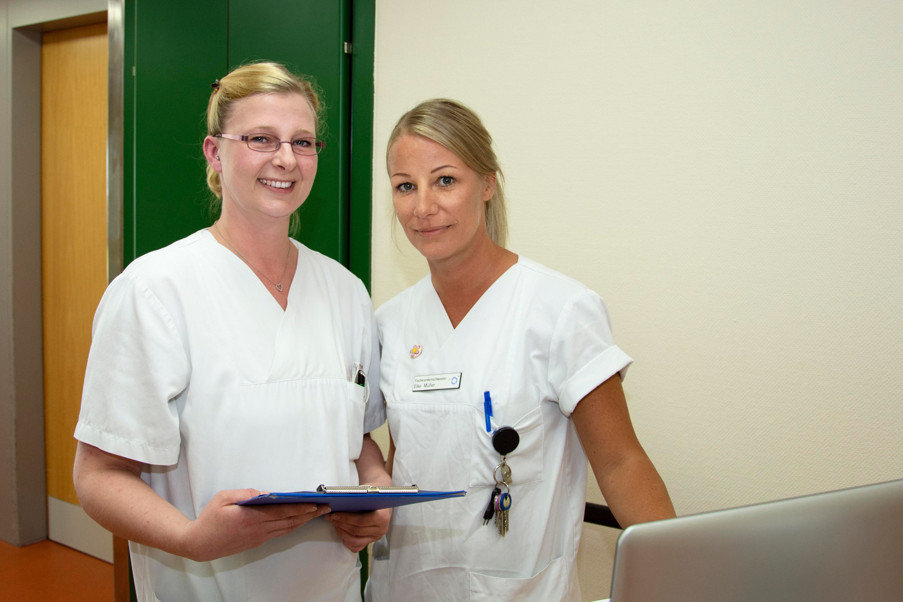 Verena Habermeier und Elke Müller, zwei Krankenschwestern im Klinikum Ingolstadt auf Station