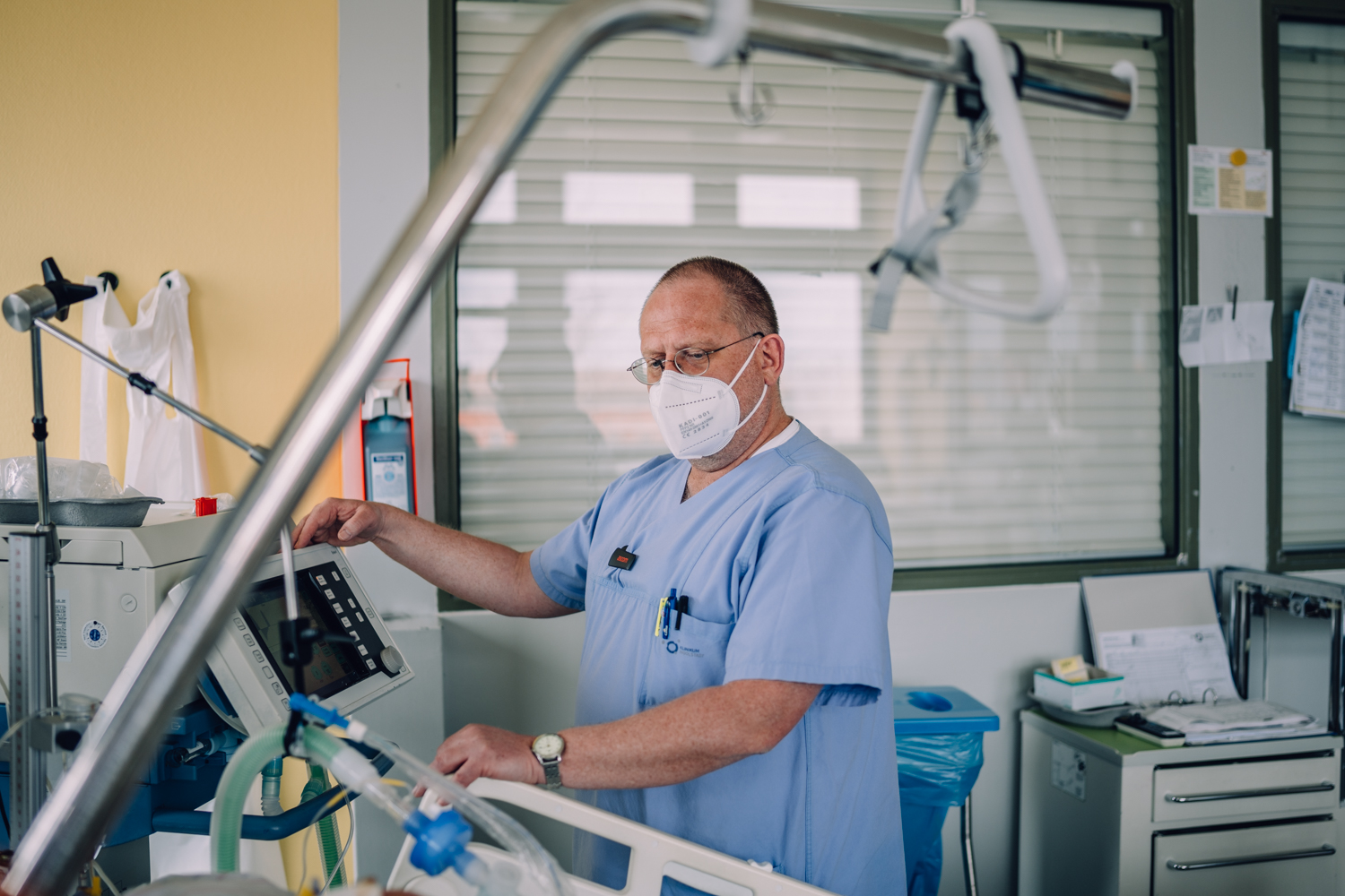 Wenn die eigene Lunge versagt, bleibt für viele Patienten oftmals nur noch die maschinelle Beatmung als einzige Option. Diese Behandlungsmethode schont die Lunge und verschafft damit dem Körper Zeit, sich von einer Krankheit zu erholen.